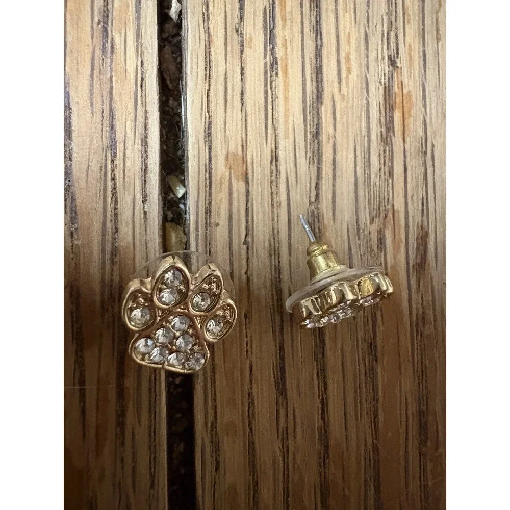 Donna's Curated Everyday Elegance Gold Tone Earrings 7 Pair Hoop Stud Mixed Lot